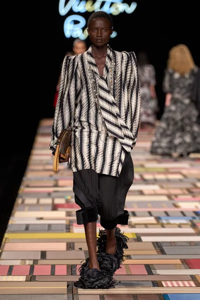 Look 25